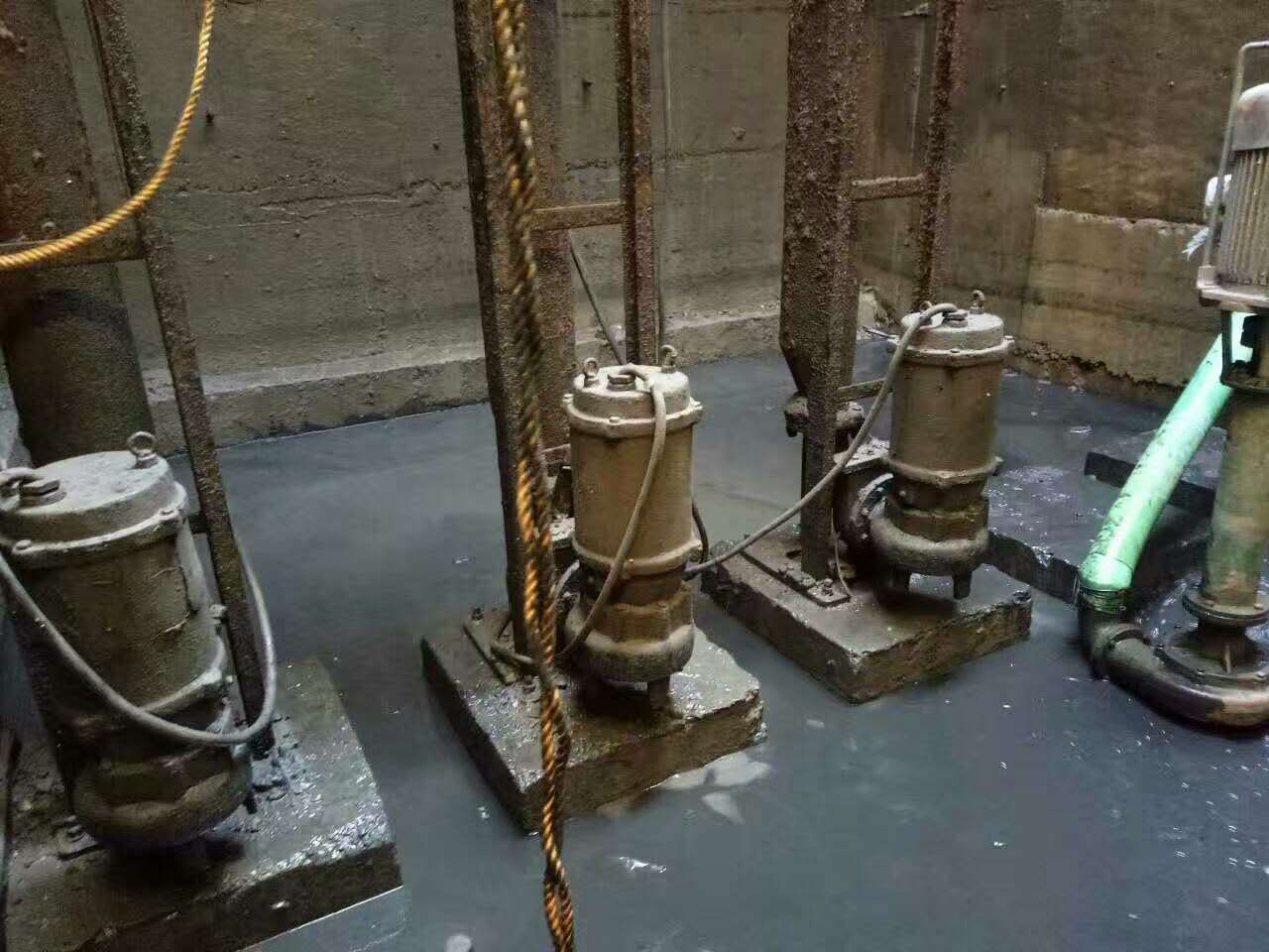 色达污水池清理